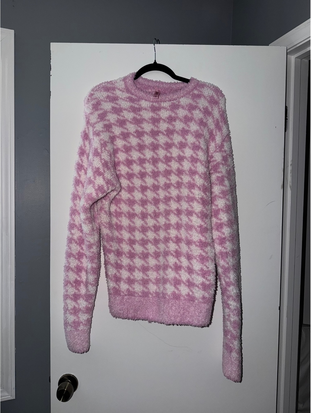 SKIMS Cozy Knit Unisex Pullover in Petal Houndstooth